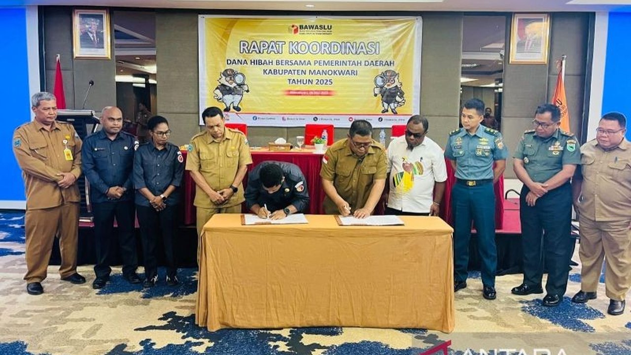 Bawaslu Manokwari mengembalikan dana hibah Pilkada 2024 sebesar Rp1,3 miliar ke Pemkab Manokwari setelah menyelesaikan pertanggungjawaban keuangan,  menunjukkan transparansi pengelolaan anggaran.