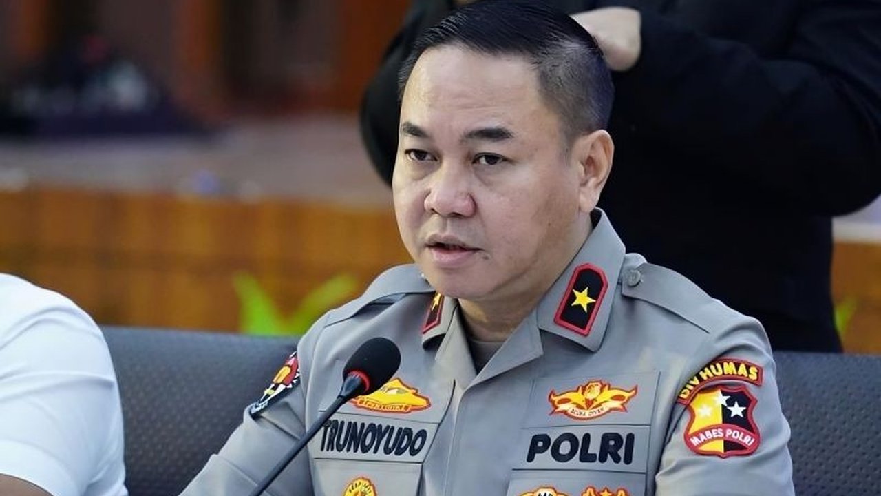 Polri menggelar operasi kepolisian kewilayahan serentak untuk memberantas premanisme yang meresahkan masyarakat dan mengganggu iklim investasi nasional.