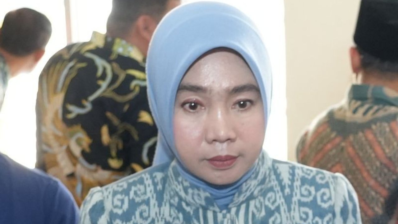 Disdikbud Kalbar melarang tegas perpisahan sekolah di luar lingkungan sekolah dan pungutan biaya tambahan, prioritaskan kesederhanaan dan makna kebersamaan.