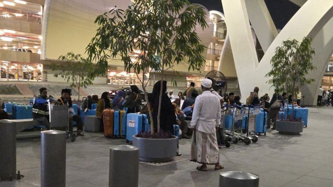 KJRI Jeddah menggagalkan rencana 30 WNI yang akan menunaikan ibadah haji tanpa visa haji resmi, mereka masuk Arab Saudi menggunakan visa ziarah dengan biaya Rp150 juta per orang.