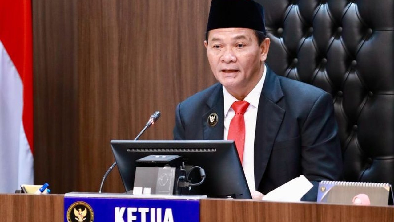 Dewan Kehormatan Penyelenggara Pemilu (DKPP) memberhentikan Ketua KPU Kabupaten Kaur, Muklis Ariyanto, dari jabatannya karena melanggar kode etik dan pedoman perilaku penyelenggara pemilu.