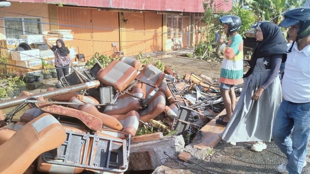 Kecelakaan maut bus ALS di Padang Panjang menewaskan 12 penumpang, dua di antaranya belum teridentifikasi karena kondisi tubuh yang tidak lengkap, sementara polisi fokus pada penyembuhan korban luka.