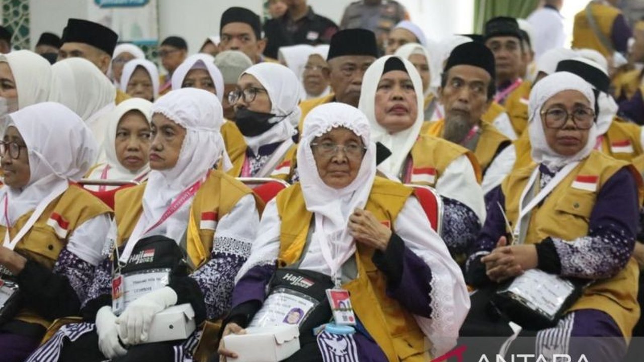 360 Calon Haji Kloter Pertama Kaltim Berangkat ke Tanah Suci