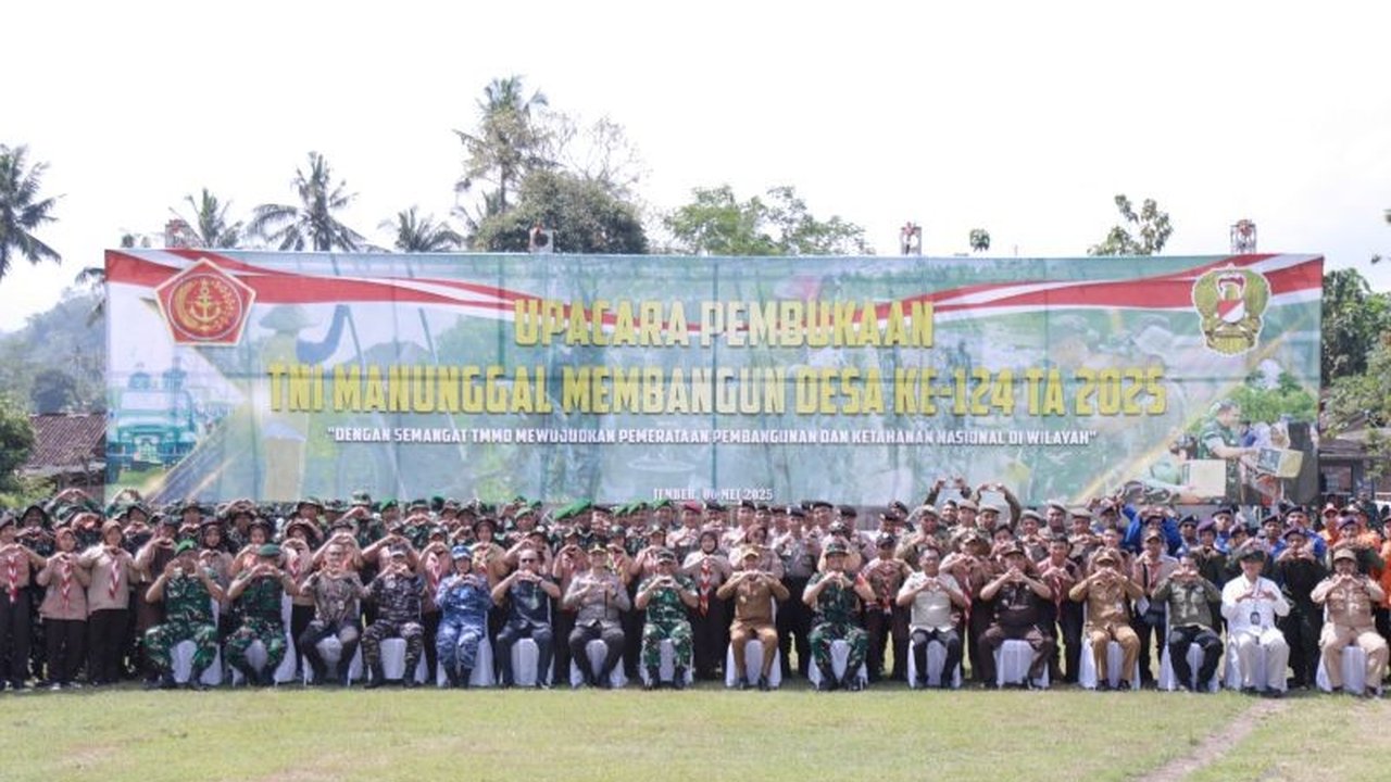 Pemkab Jember berkolaborasi dengan TNI melalui program TMMD ke-124 di Desa Plalangan untuk mengurangi angka kemiskinan yang tinggi di wilayah tersebut.