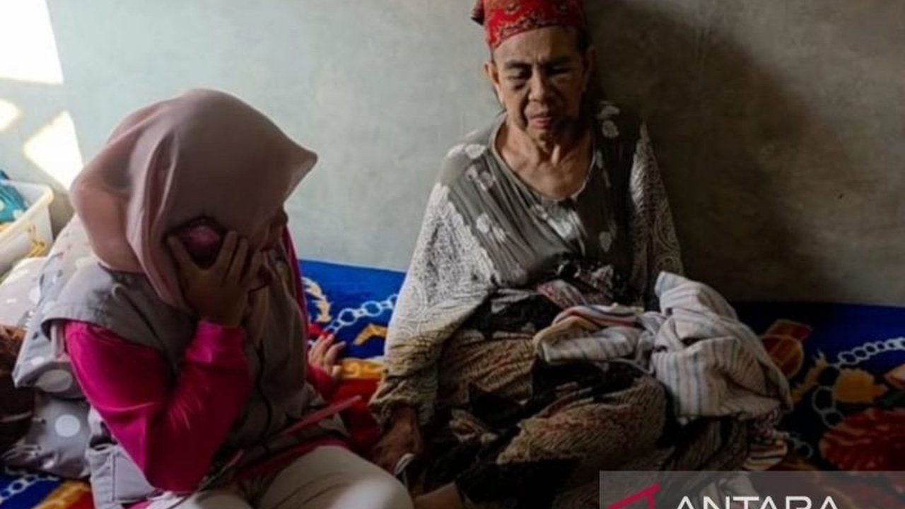 Polres Cianjur memburu pelaku penganiayaan terhadap seorang nenek berusia 76 tahun yang dituduh sebagai penculik oleh warga Desa Bunijaya, Cianjur.  Korban mengalami luka lebam.