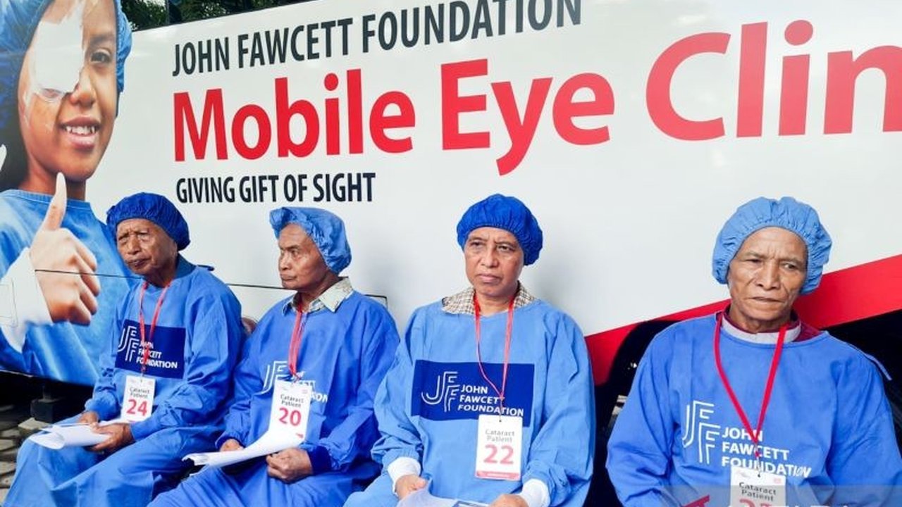 Pemerintah Kabupaten Situbondo menggelar pemeriksaan mata dan operasi katarak gratis bagi 1.500 warga pada Mei 2025, guna mengatasi tingginya angka penderita katarak di daerah tersebut.