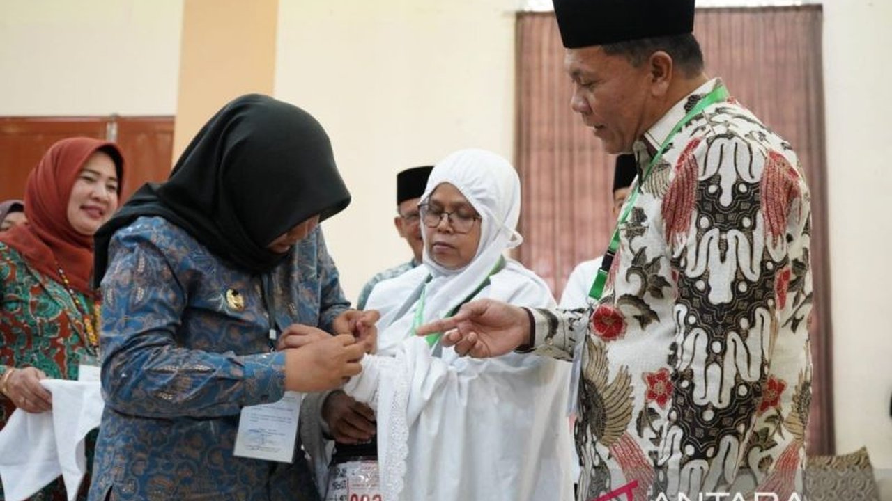 PPIH Embarkasi Medan mengimbau 8.422 jamaah calon haji asal Sumut untuk menjaga nama baik Indonesia di Tanah Suci dengan bersikap ramah, santun, dan saling tolong-menolong selama ibadah haji.