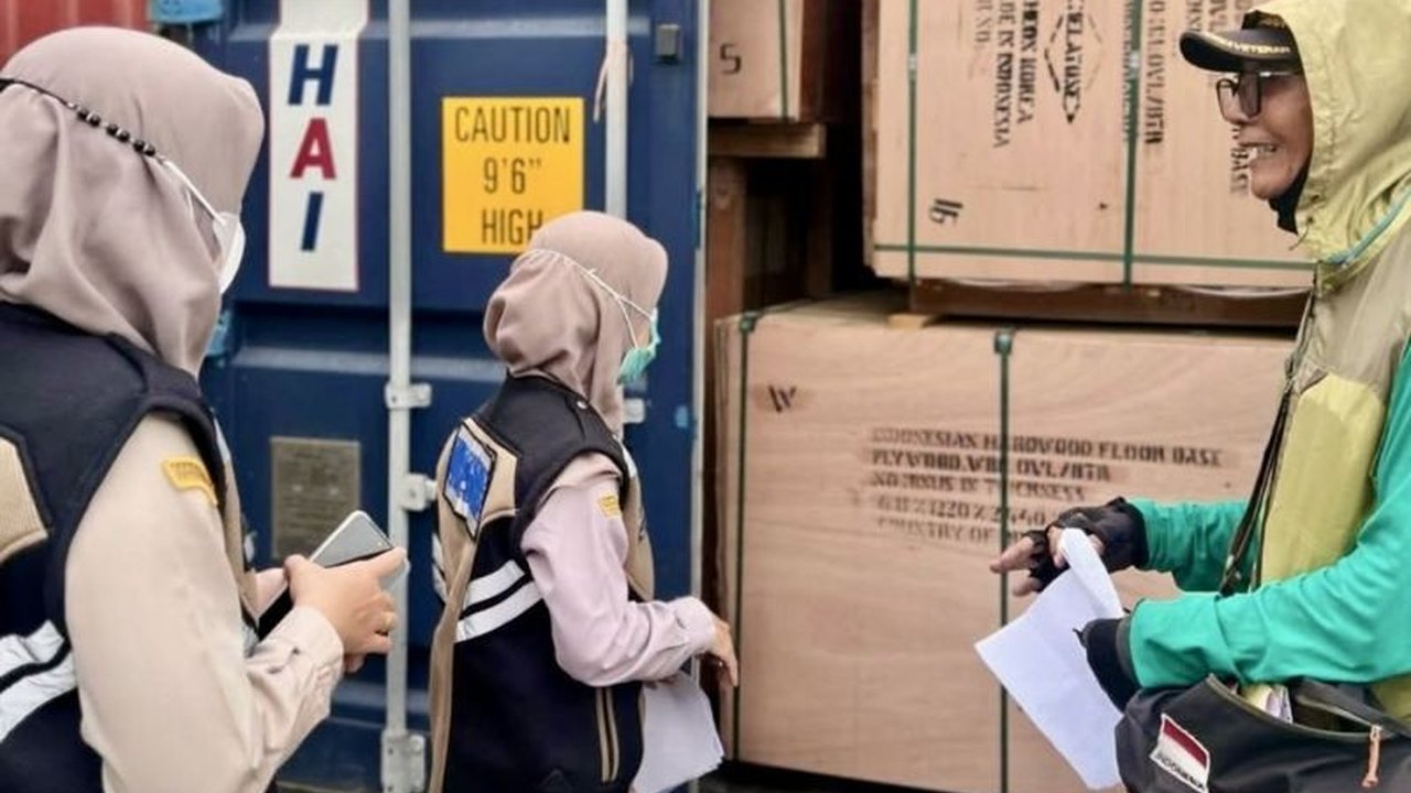 BKHIT Kalsel teliti 401 m3 kayu lapis ekspor ke Jerman dan Korea Selatan, pastikan bebas hama dan penuhi standar internasional.