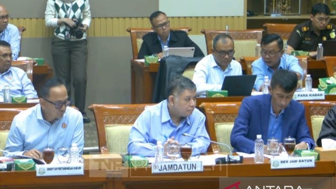 Komisi III DPR RI mendukung upaya Jaksa Agung Muda Perdata dan Tata Usaha Negara (Jamdatun) untuk memperkuat kedudukan Jaksa Agung sebagai advocaat generael demi optimalisasi tugas dan fungsi Kejaksaan.