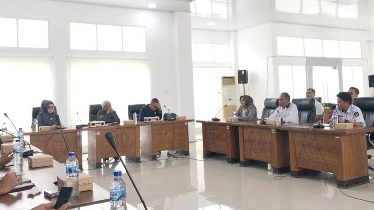 KPU Kabupaten Sigi kembalikan sisa dana hibah Pilkada 2024 sebesar Rp5,7 juta ke Pemda, meskipun masih ada tunggakan honorarium PPS senilai Rp1,2 miliar.