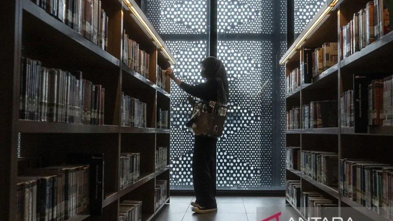 Pemerintah Provinsi DKI Jakarta memperpanjang jam operasional Perpustakaan Cikini dan Pusat Dokumen Sastra HB Jassin hingga pukul 22.00 WIB untuk meningkatkan akses literasi masyarakat.