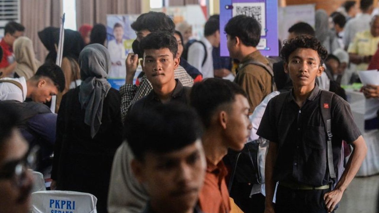 Provinsi Banten mencatatkan penurunan tingkat pengangguran terbuka (TPT) menjadi 6,64 persen pada Februari 2025, sebuah kabar baik bagi perekonomian daerah.