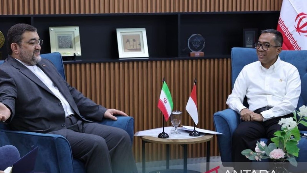 Kemendikbudristek RI menjalin kerja sama dengan Iran untuk meningkatkan kolaborasi di bidang pendidikan tinggi, sains, dan teknologi, termasuk program pertukaran dosen dan mahasiswa serta pendanaan bersama riset.