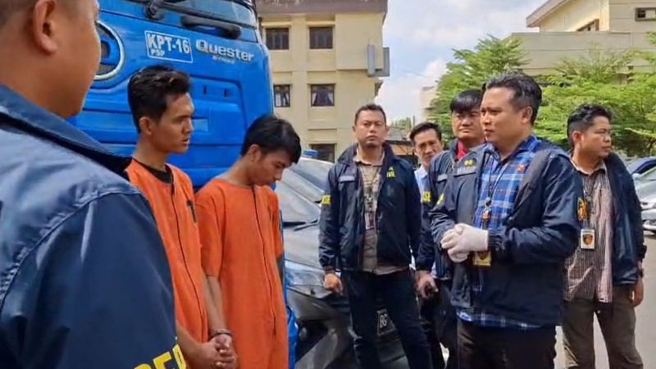 Polda Sumsel mengungkap praktik pengoplosan BBM solar subsidi di Muara Enim dan menangkap dua tersangka yang terancam hukuman 6 tahun penjara dan denda Rp40 miliar.