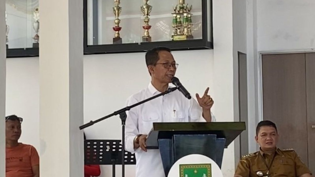 Wali Kota Batam, Amsakar Achmad, menekankan pentingnya penanganan banjir jangka panjang yang seimbang antara reboisasi dan pembangunan sistem drainase untuk mengatasi genangan di berbagai titik di Batam.