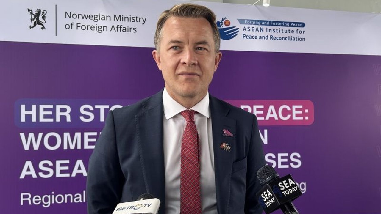 Wakil Menteri Luar Negeri Norwegia menekankan peran krusial perempuan dalam perjanjian perdamaian berkelanjutan, mengapresiasi upaya ASEAN, dan menyoroti pentingnya keterlibatan perempuan untuk pertumbuhan ekonomi Indonesia.