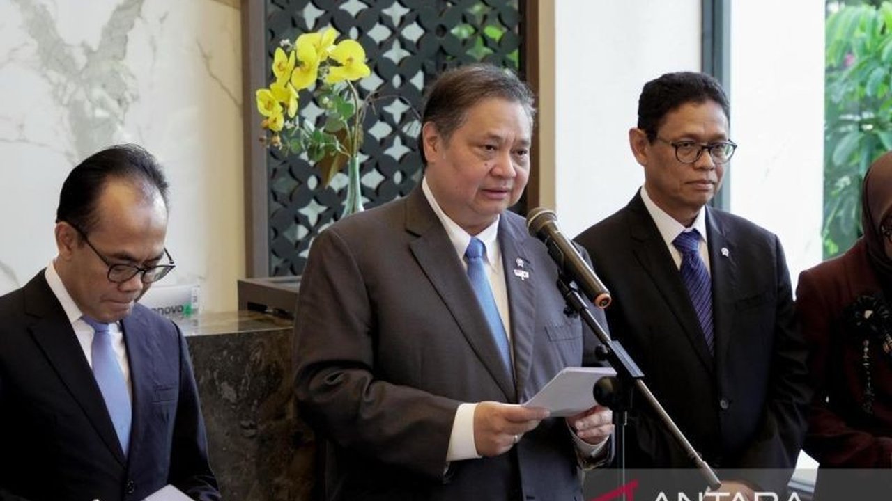 Pemerintah siapkan kebijakan strategis untuk menggenjot pertumbuhan ekonomi Indonesia di triwulan II-2025, dengan fokus pada peningkatan daya beli masyarakat dan investasi.