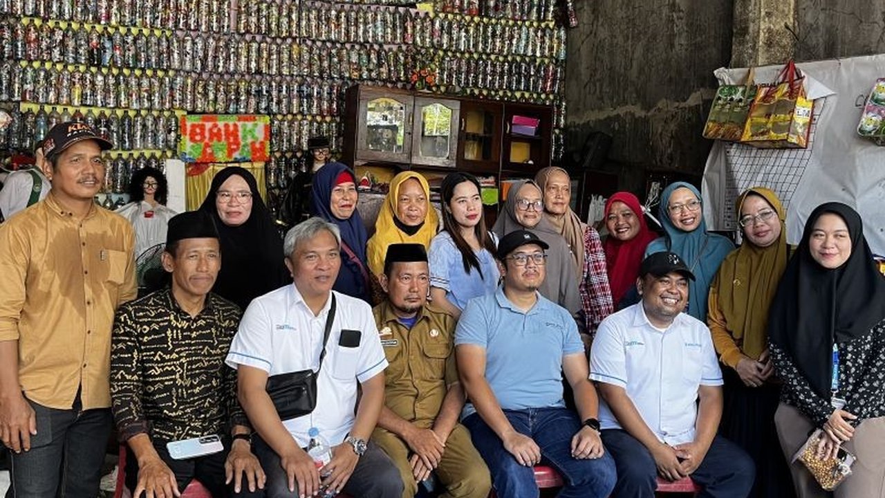PT Pelindo Terminal Petikemas (TPP) memberdayakan masyarakat sekitar Terminal Petikemas New Makassar (TPKNM) melalui program CSR, termasuk bank sampah yang meningkatkan ekonomi warga hingga 20 persen.