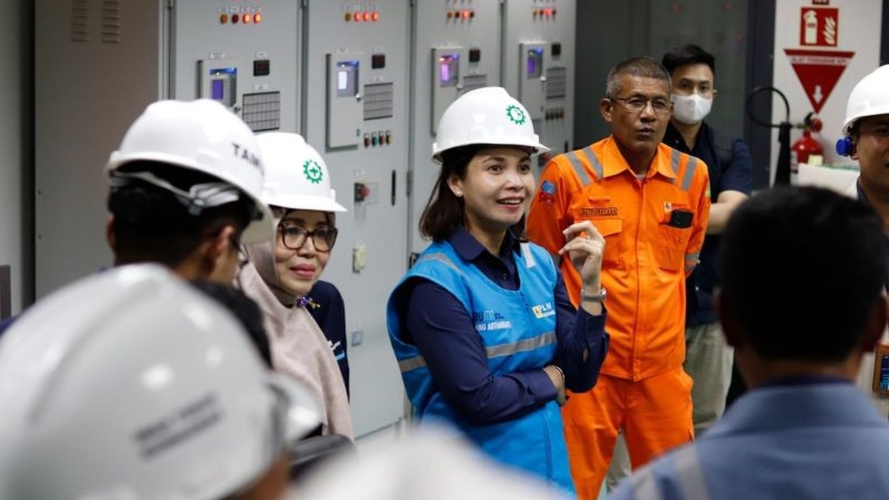 Direktur Keuangan dan Manajemen Risiko PLN Indonesia Power, Endang Astharanti, meraih Women's Inspiration Awards 2025 atas dedikasinya dalam memajukan kesetaraan gender di sektor ketenagalistrikan Indonesia.