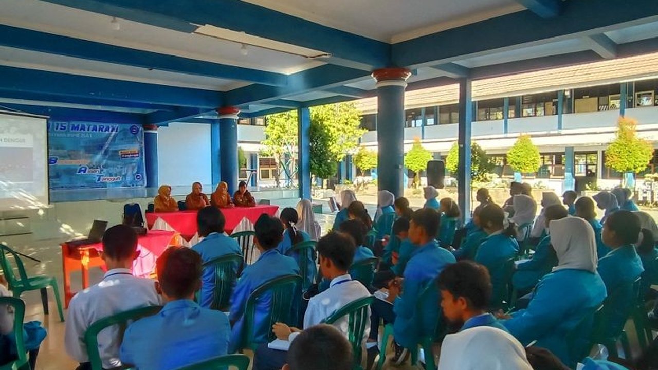 Dinas Kesehatan Kota Mataram membentuk kader Jumantik DBD dari siswa SMPN 15 sebagai inovasi pencegahan demam berdarah, ditandai dengan sosialisasi dan edukasi terkait DBD dan PSN.