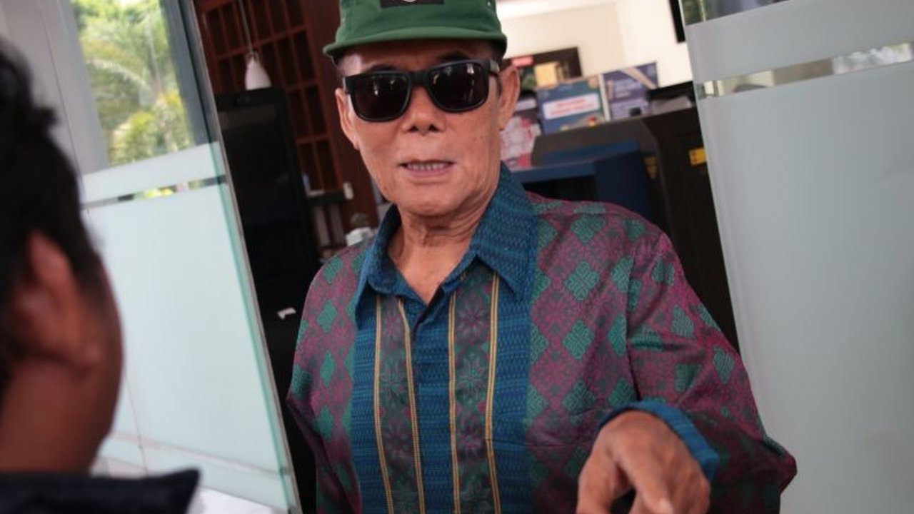 Kejati NTB memeriksa mantan Bupati Lombok Timur, M. Ali Bin Dachlan, sebagai saksi terkait pembelian lahan 70 hektare untuk sirkuit MXGP di Samota, yang diduga bermasalah.