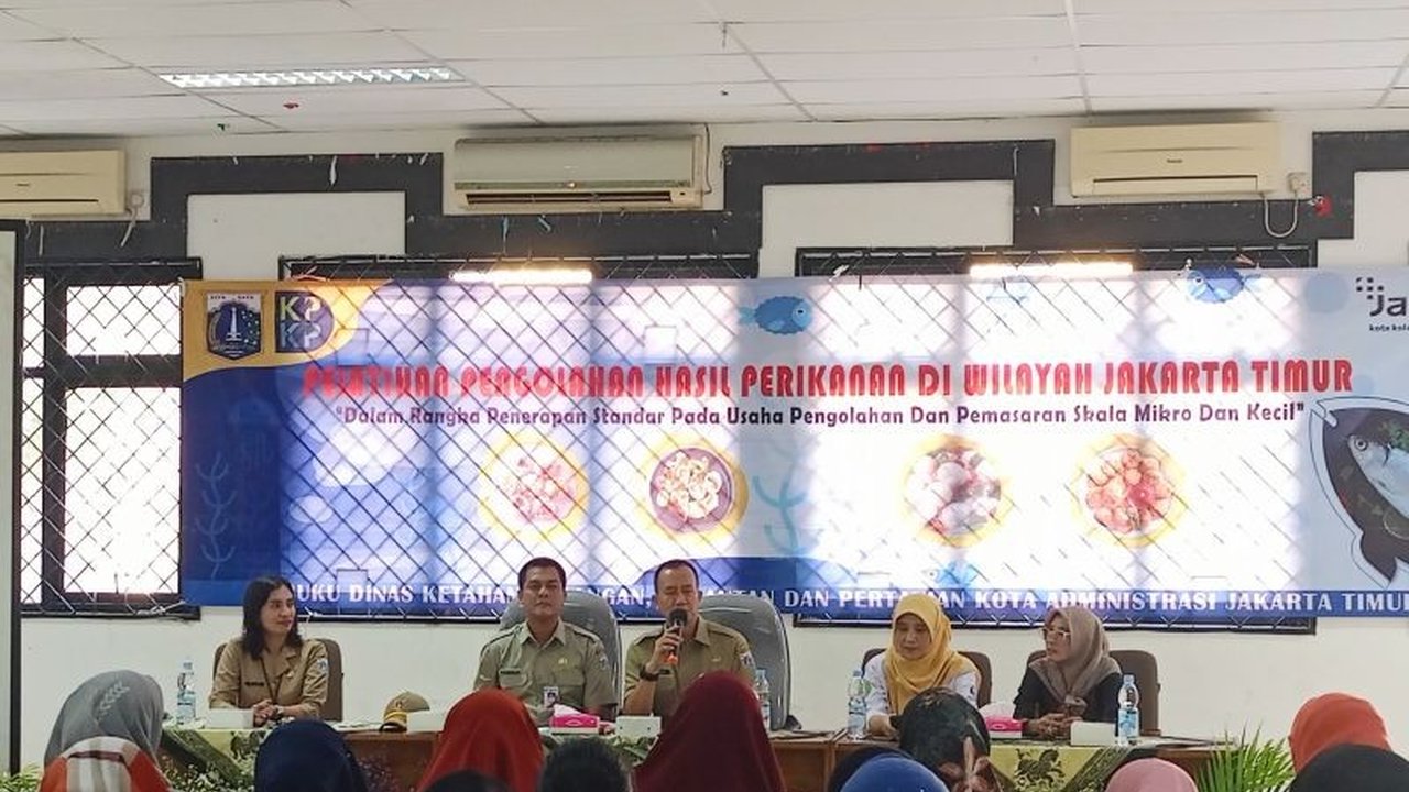 Pemerintah Kota Jakarta Timur melatih 100 warga untuk mengolah hasil perikanan guna meningkatkan gizi keluarga, khususnya anak-anak, dengan beragam menu menarik dan bergizi.