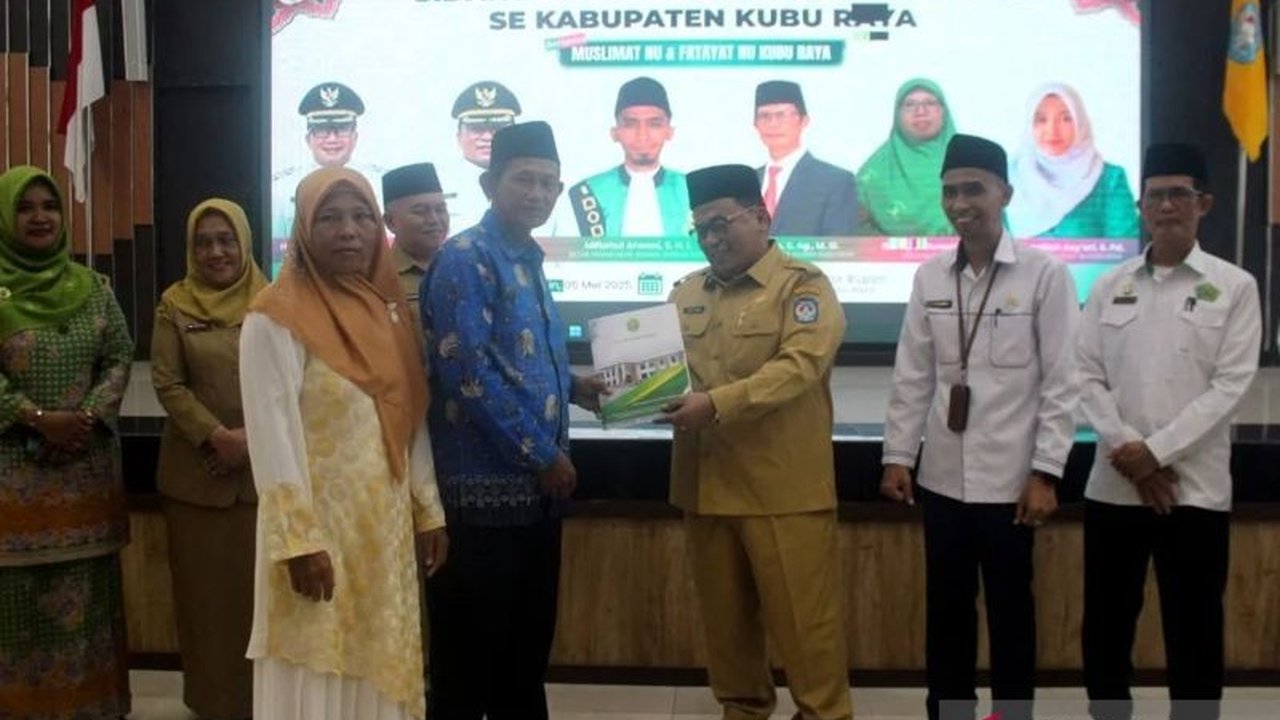 Pemerintah Kabupaten Kubu Raya menggelar sidang isbat nikah massal untuk 89 pasangan yang belum tercatat secara negara, memberikan kepastian hukum dan kemudahan administrasi kependudukan.