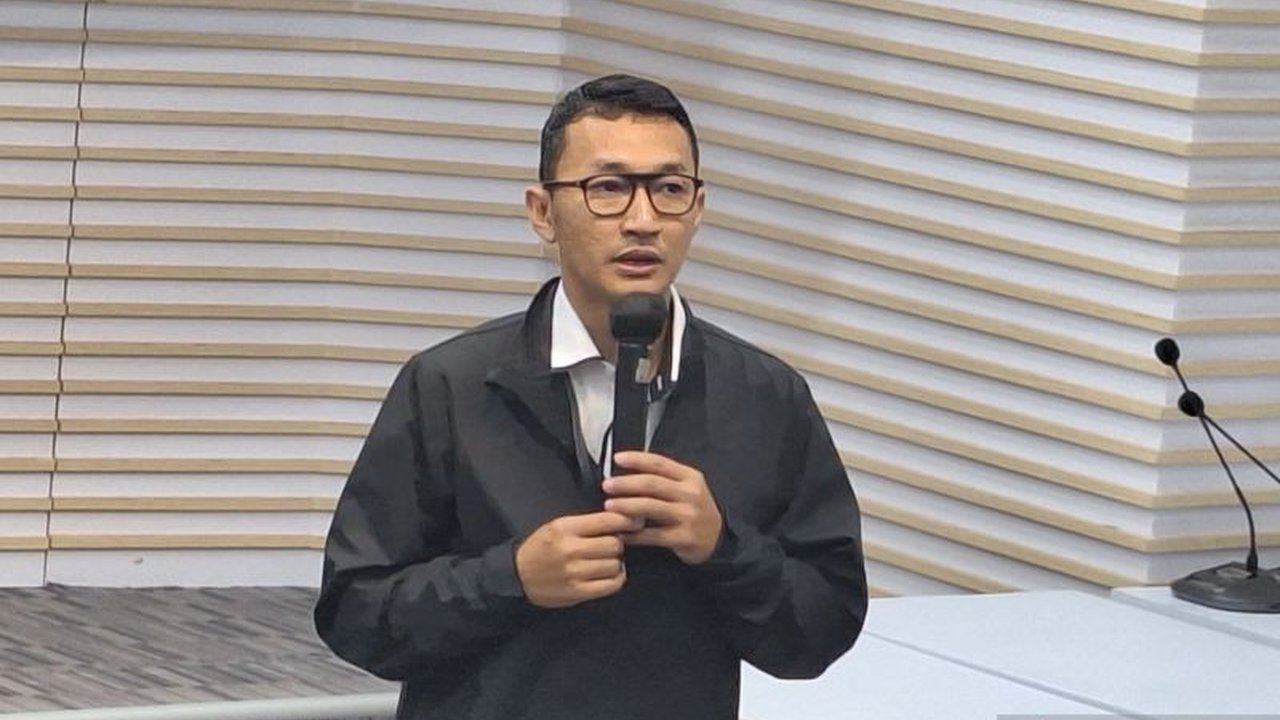 Komisi Pemberantasan Korupsi (KPK) memanggil dua saksi, Isti Deaputri dan Danar Andika, terkait kasus dugaan korupsi jual beli gas PT PGN dengan PT Inti Alasindo Energy yang merugikan negara hingga 15 juta dolar AS.