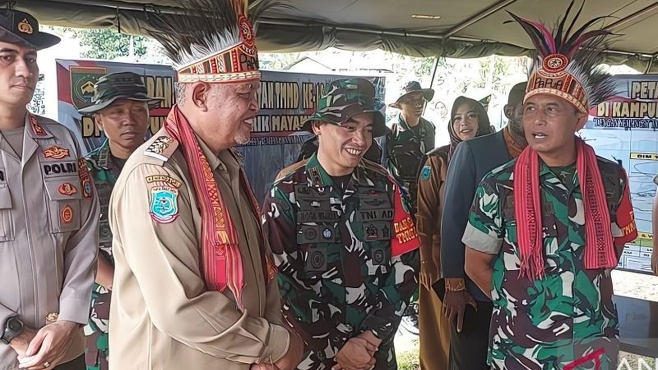 TNI Angkatan Darat melalui program TMMD ke-124 di Distrik Mayamuk, Papua Barat Daya, fokus pada perbaikan rumah, MCK, dan infrastruktur pendukung kesejahteraan masyarakat.