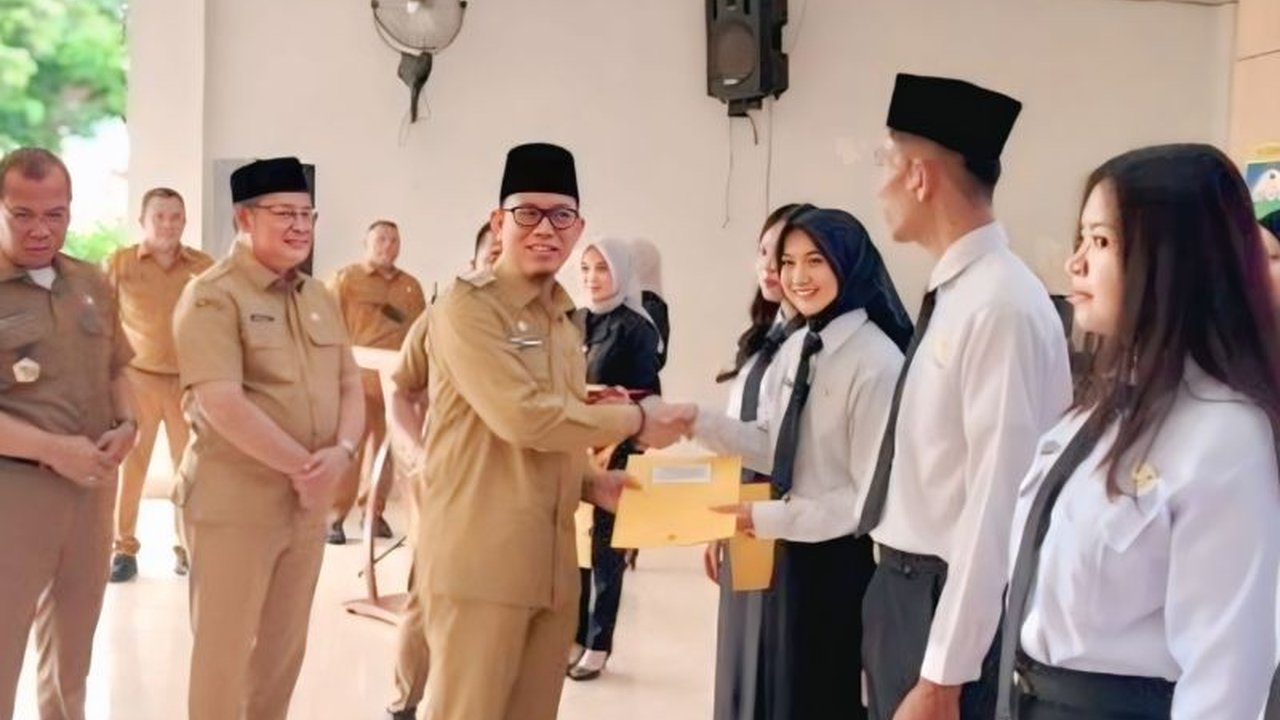Bupati OKU, Teddy Meilwansyah, ingatkan 21 CPNS baru untuk kreatif, inovatif, dan loyal dalam bekerja demi kemajuan daerah serta masyarakat Kabupaten OKU.