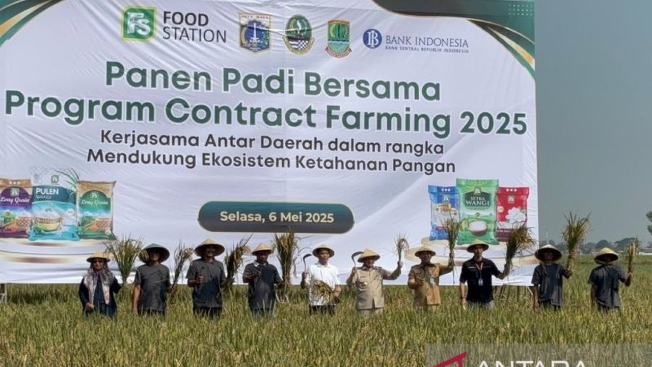 Pemprov DKI Jakarta dan Pemkab Karawang resmi bekerja sama untuk ketahanan pangan, khususnya pengadaan beras, memanfaatkan lahan sawah Karawang yang luas.