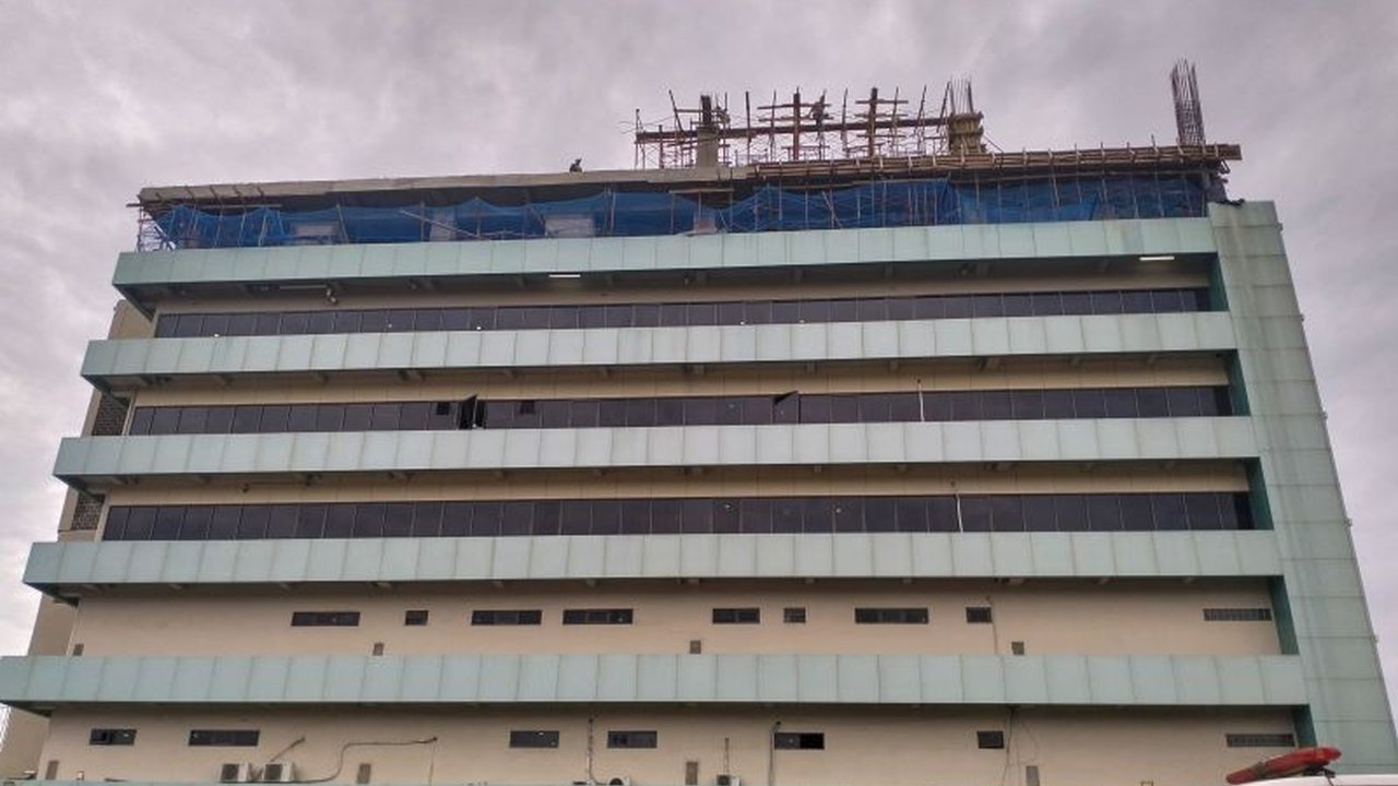 Badan Pusat Statistik (BPS) Sumatera Barat memastikan tidak ada lonjakan pengangguran signifikan meskipun empat perusahaan mengajukan PHK, namun tetap memantau situasi perekonomian dan potensi dampak PHK terhadap lapangan kerja.