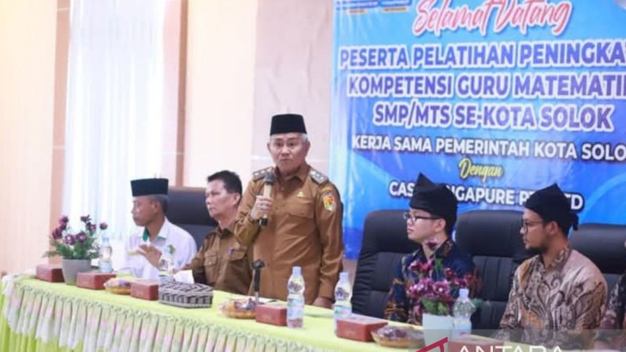 Kota Solok, Sumatera Barat, menjadi percontohan nasional dalam penggunaan kalkulator saintifik untuk meningkatkan kompetensi guru matematika, berkat kerjasama dengan CASIO dan komitmen pemerintah daerah.
