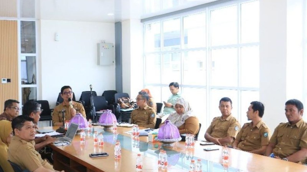 Pemkab Bulukumba, Sulawesi Selatan, berencana membentuk 136 Koperasi Merah Putih di tingkat desa dan kelurahan untuk mendorong pertumbuhan ekonomi lokal berbasis komunitas.