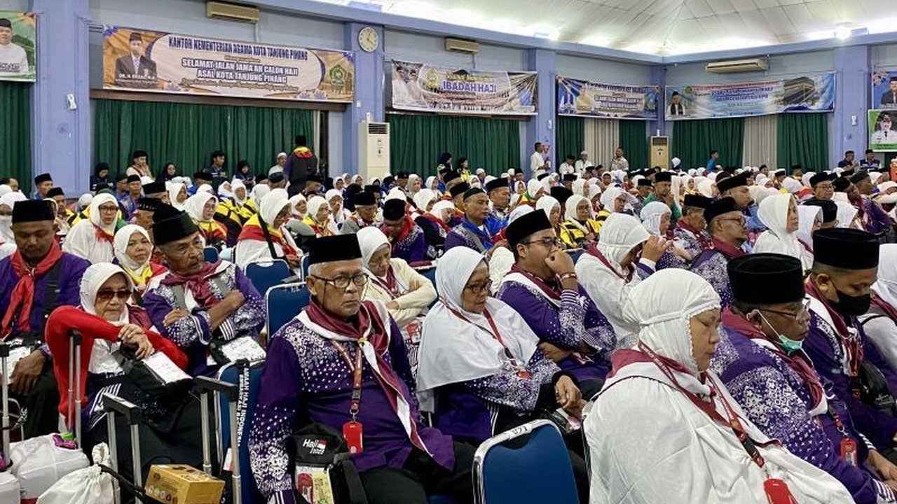 Sebanyak 97 persen visa Jamaah Calon Haji (JCH) Kepulauan Riau telah terbit, PPIH Embarkasi Batam memastikan keberangkatan sesuai jadwal, dengan hanya dua visa yang masih dalam proses.