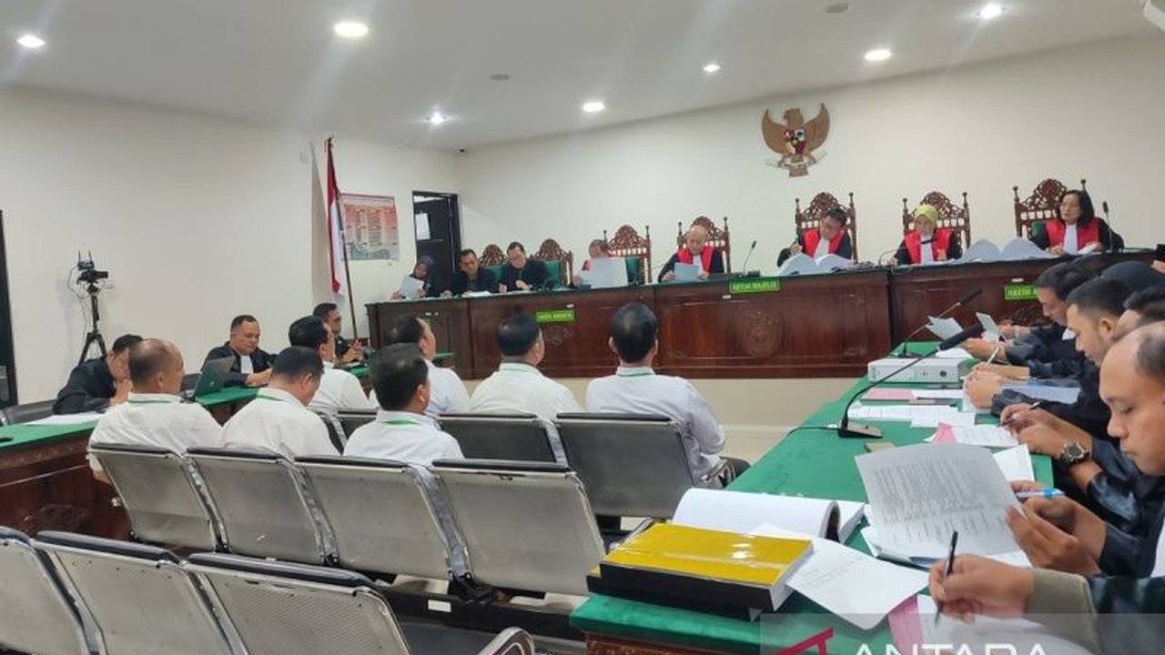 Tujuh pejabat Pemprov Bengkulu dihadirkan sebagai saksi dalam sidang mantan Gubernur Bengkulu, Rohidin Mersyah, yang diduga menerima gratifikasi Rp30,3 miliar untuk Pilkada 2024.