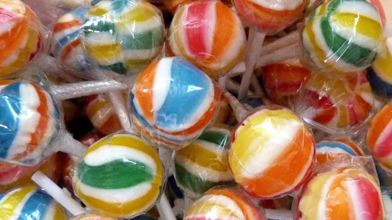 Foto lolipop warna-warni. (Hans Schwarzkopf/Pixabay)