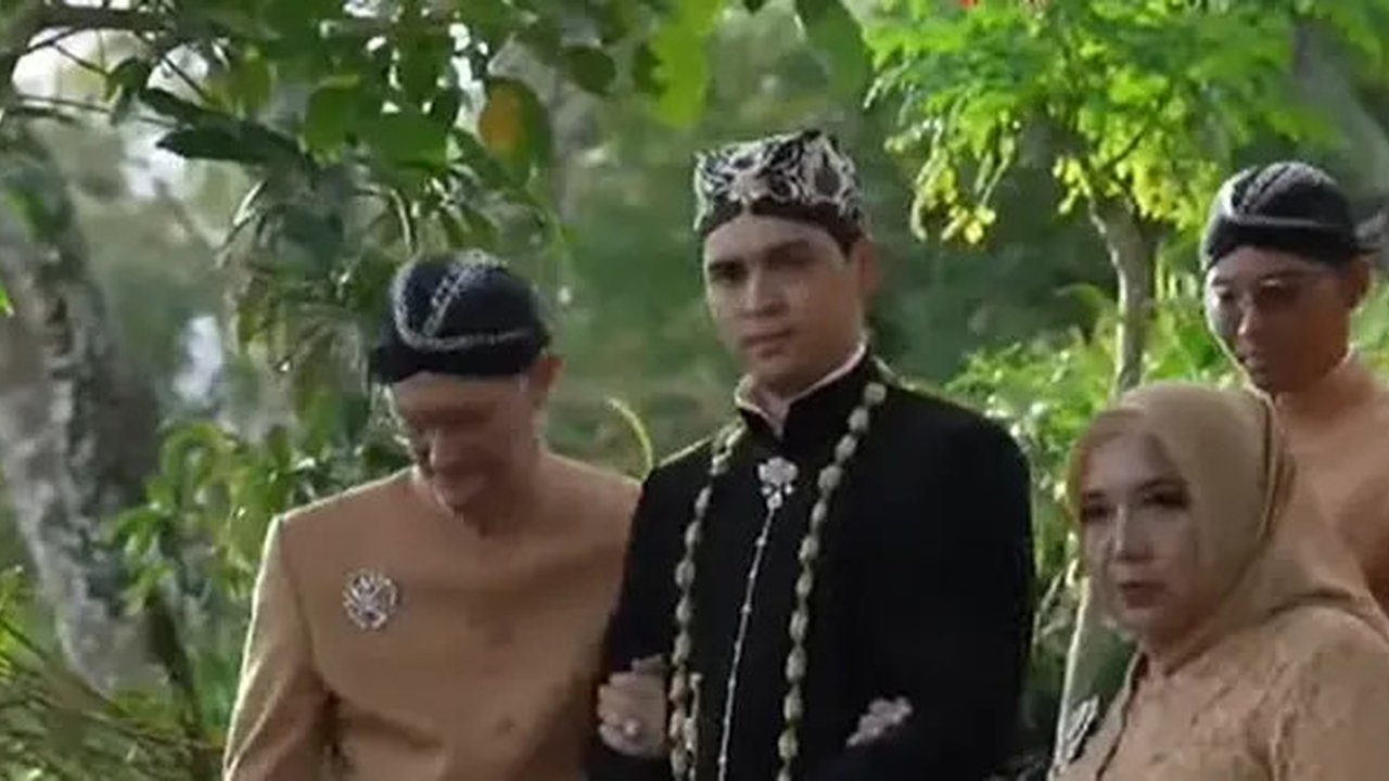 Maxime Bouttier tampil gagah di momen akad nikah (YouTube Luna Maya)