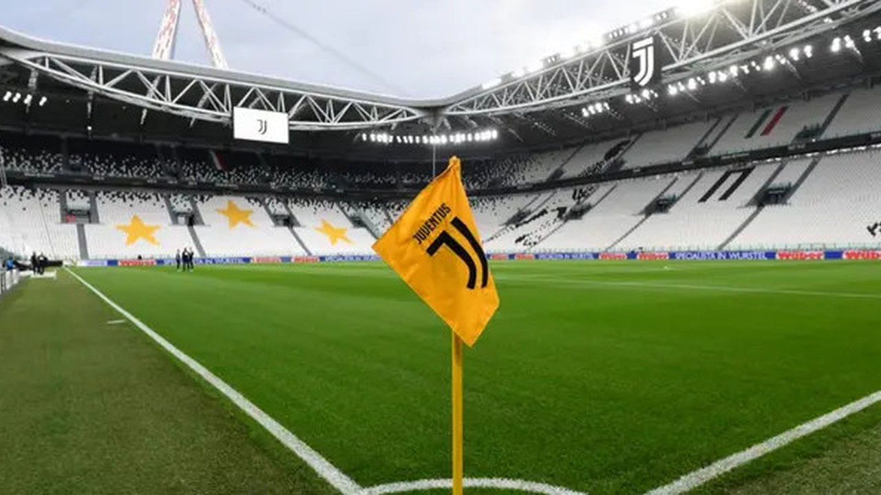 Pemandangan umum menunjukkan tribune kosong sebelum pertandingan leg kedua semifinal Piala Italia (Coppa Italia) Juventus vs AC Milan pada 12 Juni 2020 di stadion Allianz di Turin, yang me