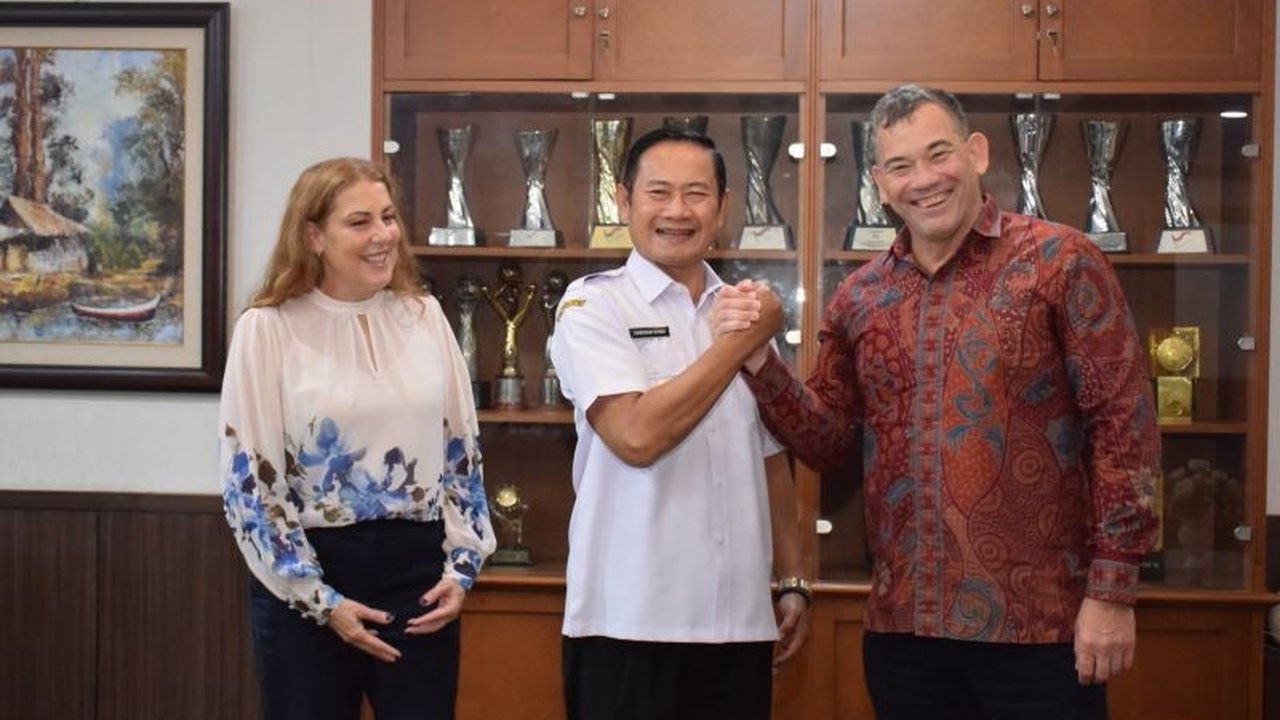 Pemkab Lamongan genjot pembangunan infrastruktur untuk menarik investasi dan dorong pertumbuhan ekonomi, capai Rp2,138 triliun pada 2024.