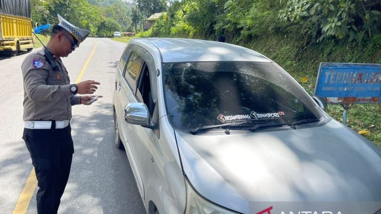 Polres Solok Selatan meningkatkan patroli malam dan razia kendaraan untuk mencegah balap liar, tawuran, dan pelanggaran lalu lintas demi menciptakan Solok Selatan yang aman dan kondusif.