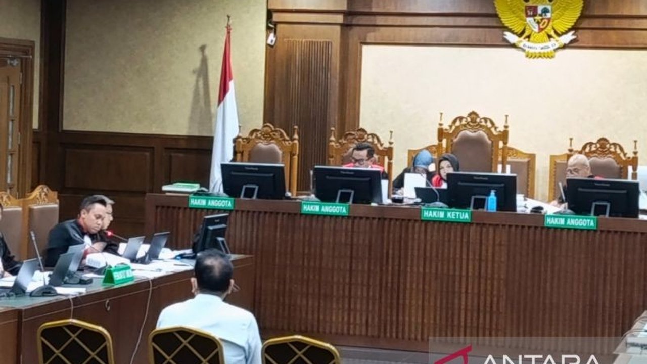 Mantan pejabat Mahkamah Agung, Zarof Ricar, mengaku menerima Rp50 miliar untuk mengurus perkara perdata terkait kasus gula Marubeni,  mengungkapkan detail kasus tersebut dalam sidang di Pengadilan Tipikor Jakarta.