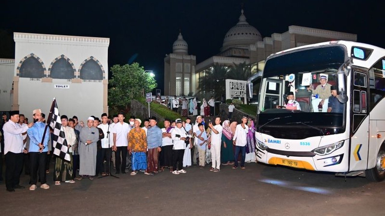 Bupati Lampung Selatan melepas keberangkatan 388 calon haji kloter pertama menuju Tanah Suci untuk menunaikan ibadah haji tahun 1446 H/2025 M, dengan total 493 jamaah calon haji dari Lampung Selatan.