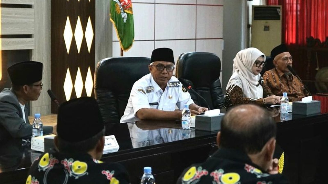 Kota Kediri, Jawa Timur, menjadi contoh nyata kerukunan umat beragama dan berbagi pengetahuan tersebut kepada daerah lain, ditandai dengan kunjungan FKUB Kota Depok.
