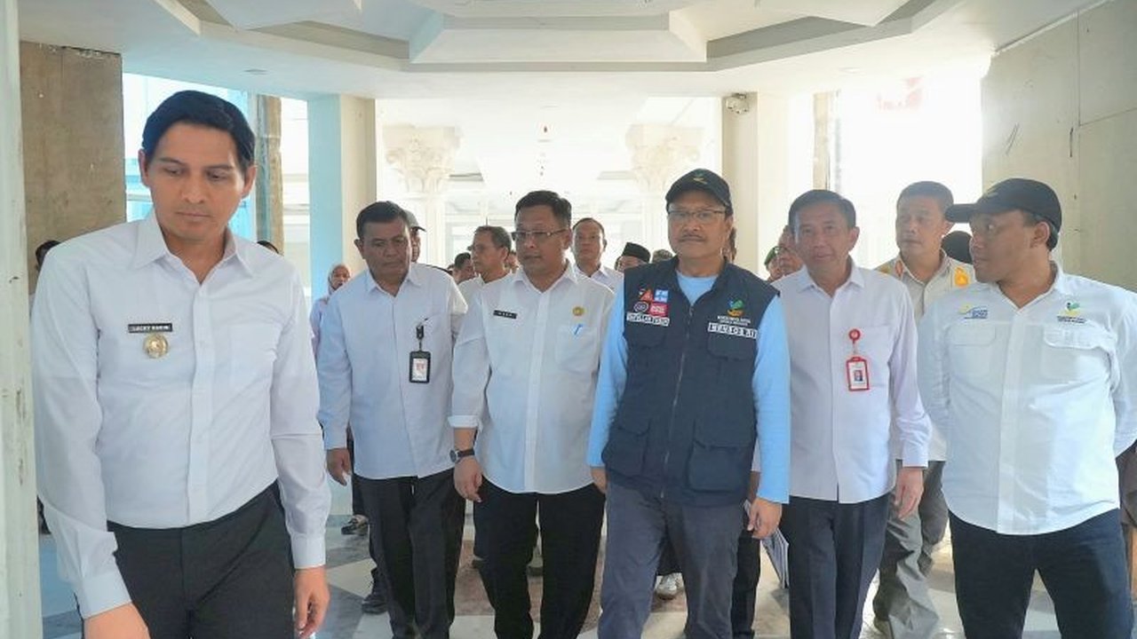 Menteri Sosial Saifullah Yusuf mengusulkan Wisma Haji Indramayu dijadikan Sekolah Rakyat untuk memutus mata rantai kemiskinan, dengan rencana renovasi dan rekrutmen siswa dari keluarga miskin ekstrem.
