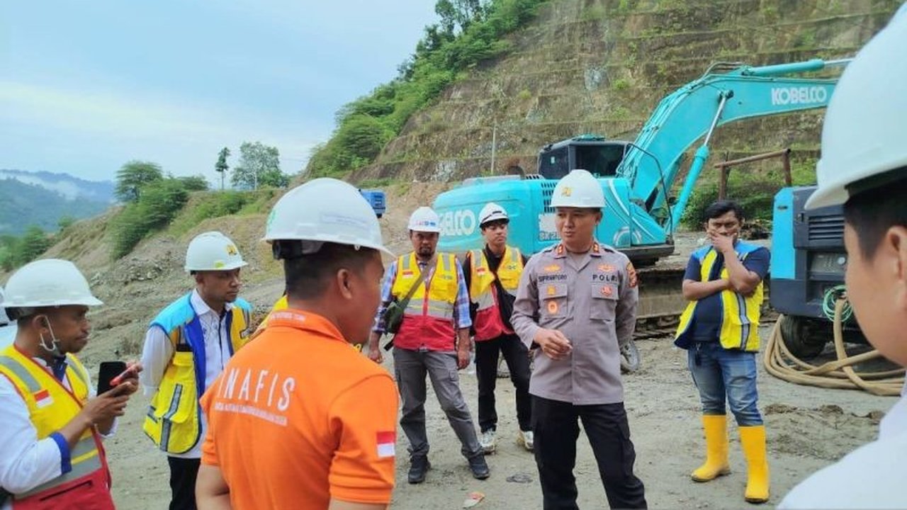 Kecelakaan kerja di proyek Waduk Bulango Ulu, Bone Bolango, Gorontalo, mengakibatkan satu pekerja meninggal dunia akibat ledakan saat proses blasting, diduga karena korban tidak mengenakan APD lengkap.