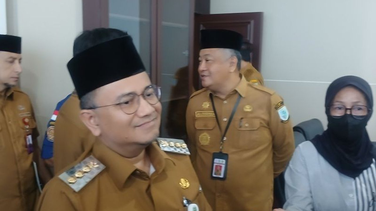 Pemkot Jambi membatasi kegiatan perpisahan sekolah mewah, mengimbau fokus pada pendidikan karakter siswa, dan melarang pungli dalam kegiatan tersebut.