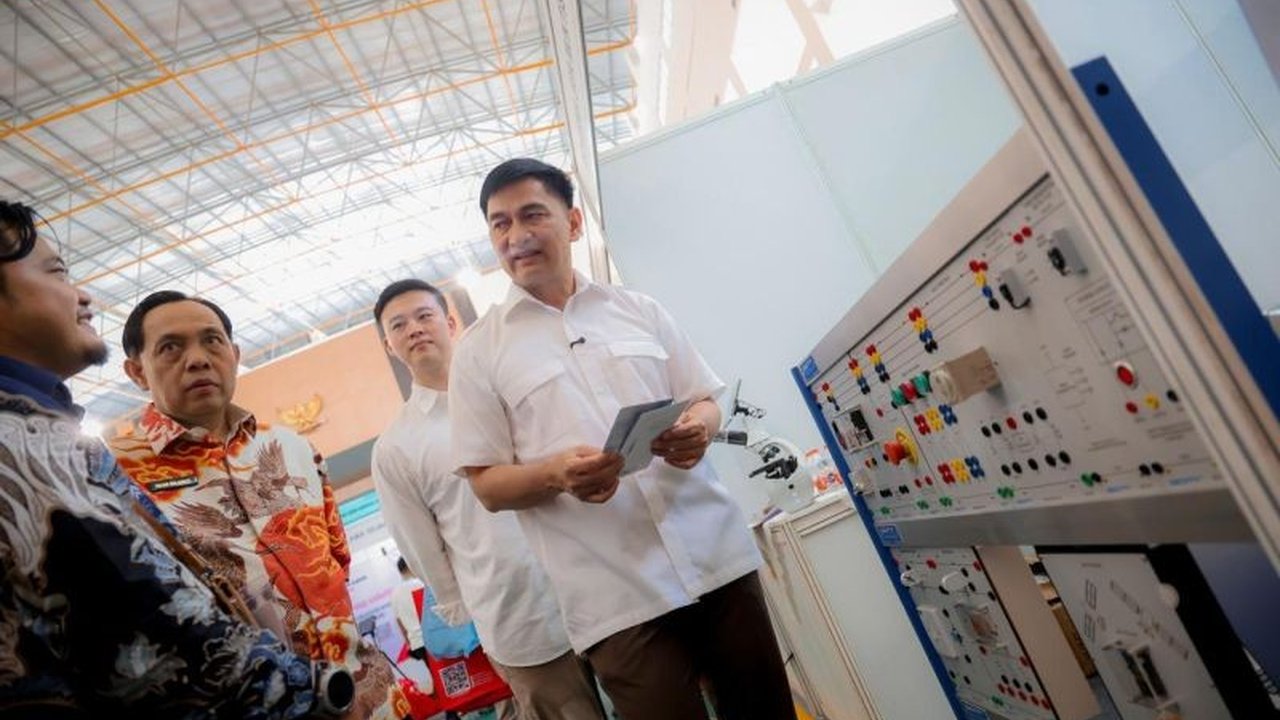 Wakil Gubernur Banten, A Dimyati Natakusumah, menekankan pentingnya kesiapan SDM teknik mesin dalam menghadapi transformasi teknologi yang pesat dan berkontribusi pada kemandirian teknologi Indonesia.