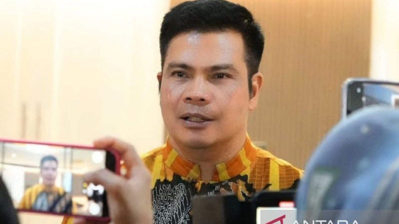 Dinas ESDM Kaltim menginisiasi program pertambangan rakyat untuk mengatasi maraknya tambang ilegal galian C dan memberikan solusi ekonomi bagi masyarakat.