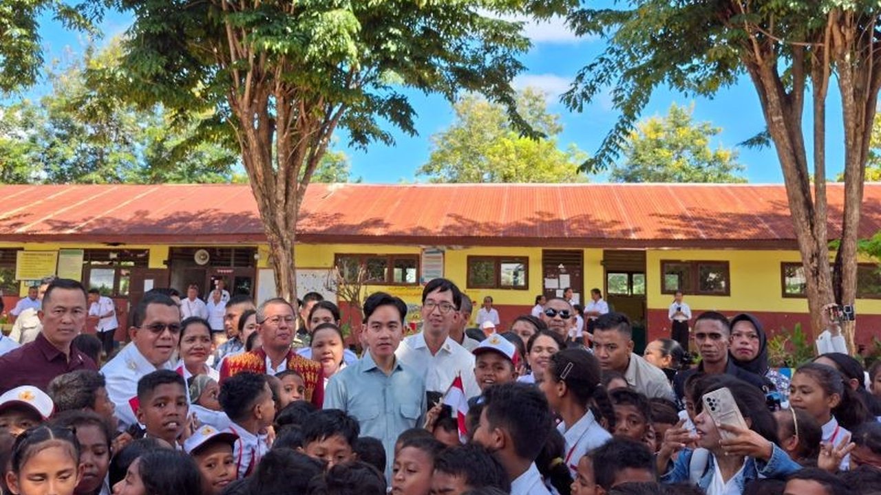 Wakil Presiden RI Gibran Rakabuming Raka menekankan komitmen pemerintah dalam meningkatkan kualitas pendidikan di daerah, khususnya di NTT, melalui perbaikan infrastruktur dan akses teknologi.